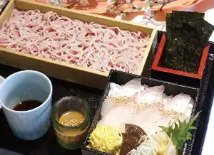 蕎麦割烹 稲田 コレド室町店「桜そばと桜鯛のごまだれ丼」