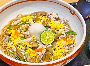 蕎麦と酒 いなたや 丸の内パレスビル店、夏限定「すだち香る蒸し鶏そば」はじめました