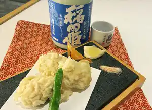 個室処 稲田屋はなれ 霞が関店、季節のおすすめ「純米吟醸 にごり酒」と「白子の天ぷら」