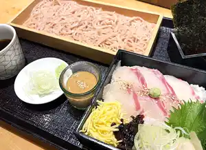 蕎麦割烹 稲田 コレド室町店「桜そばと桜鯛のごまだれ丼セット」